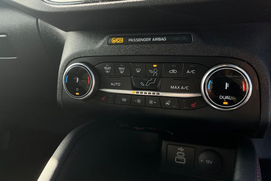Ford KUGA Photo autoimg-e3823e0b7973a2476430fde43d0b423c71000a91.jpg