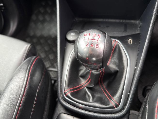 FORD Fiesta Photo 33