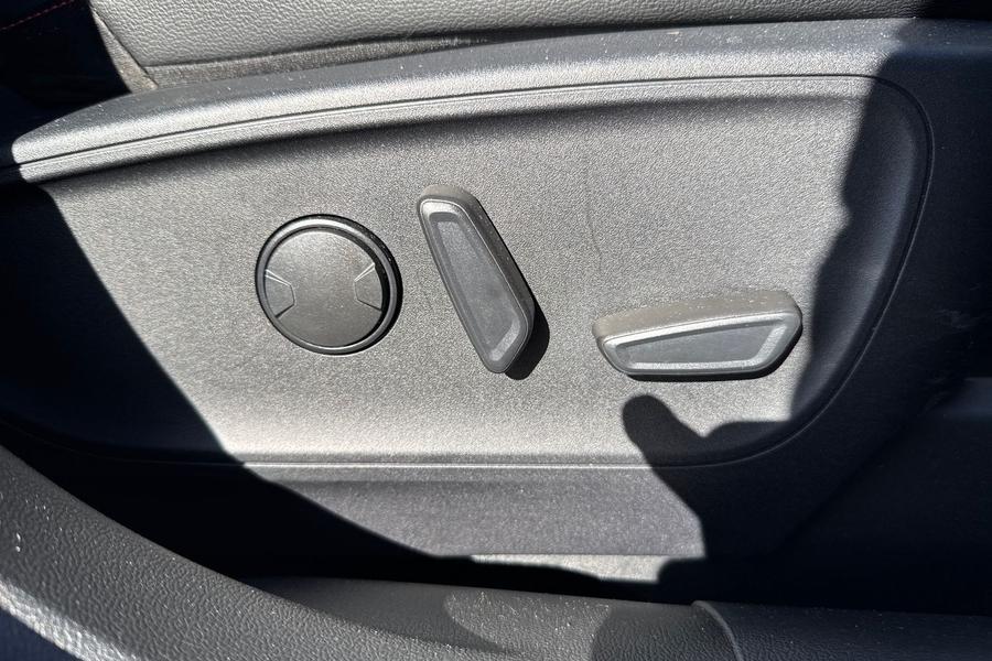 Ford KUGA Photo autoimg-e388b3bb4a1848c35f0fe017aa1f04a7a649104d.jpg