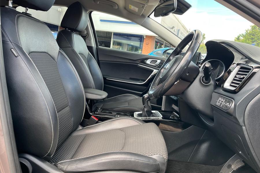 Kia XCEED Photo autoimg-e38dce3407ad3eb7fb7dfe54320b2560d0788b88.jpg