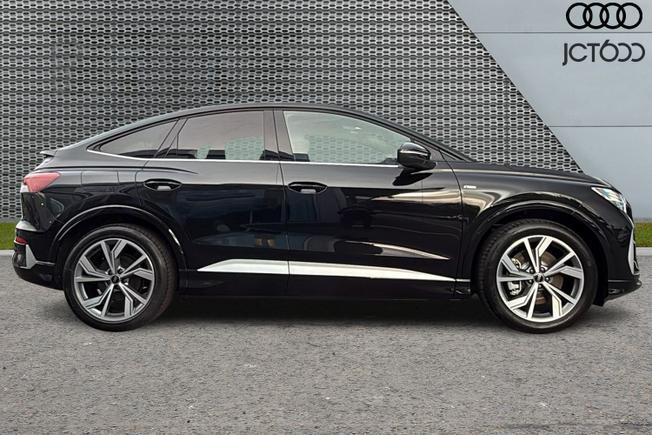 AUDI  Q4 Sportback Photo 4
