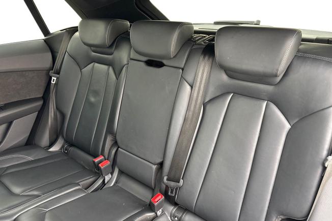 AUDI Q8 Photo 9