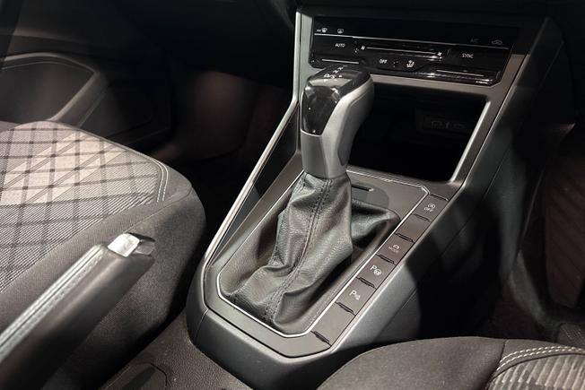 VOLKSWAGEN Taigo Photo 23