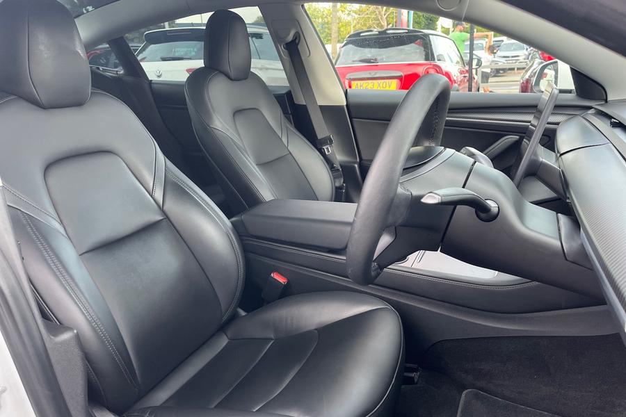 TESLA MODEL 3 Photo autoimg-e39cc97484716f0e27eeb722ea1377ebf0bc8470.jpg