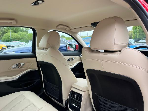 BMW 3 Series Photo autoimg-e39f06df4092fa191307cfffe8ac0c01bdf6fd9a.jpg