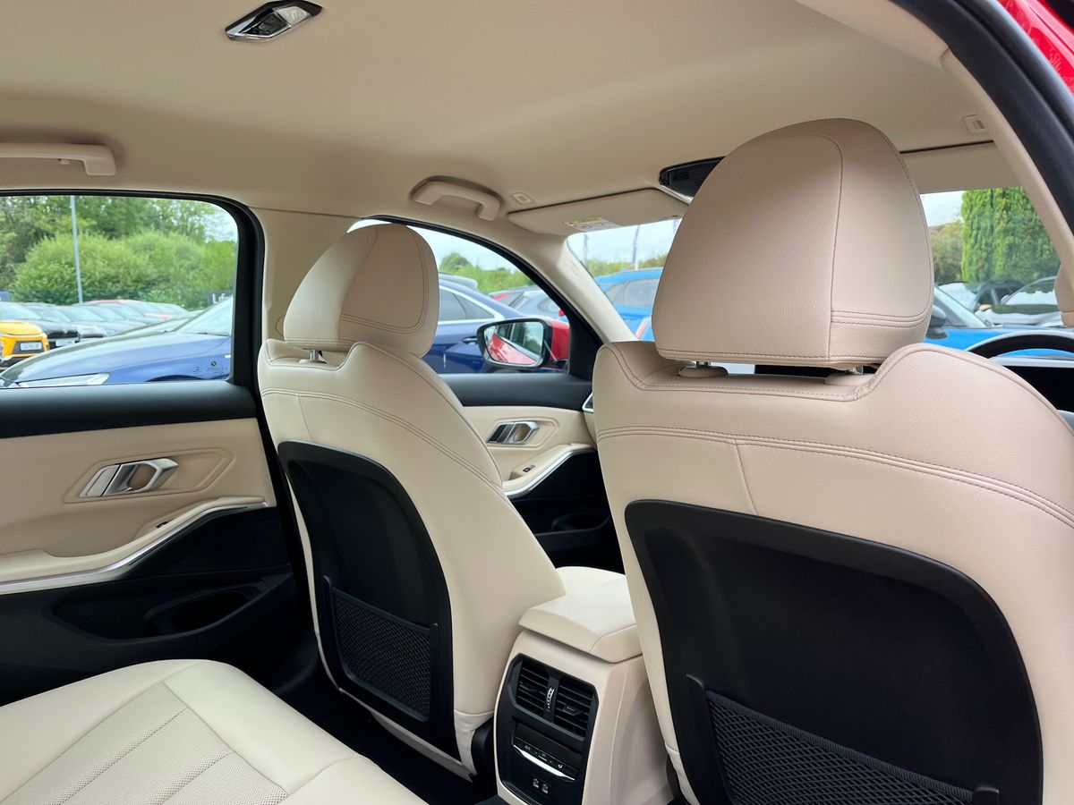 BMW 3 Series Photo 25