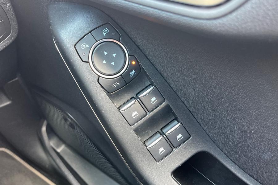 Ford FIESTA Photo autoimg-e3a16e015da8193f37d3eccafb239115d72b6de3.jpg