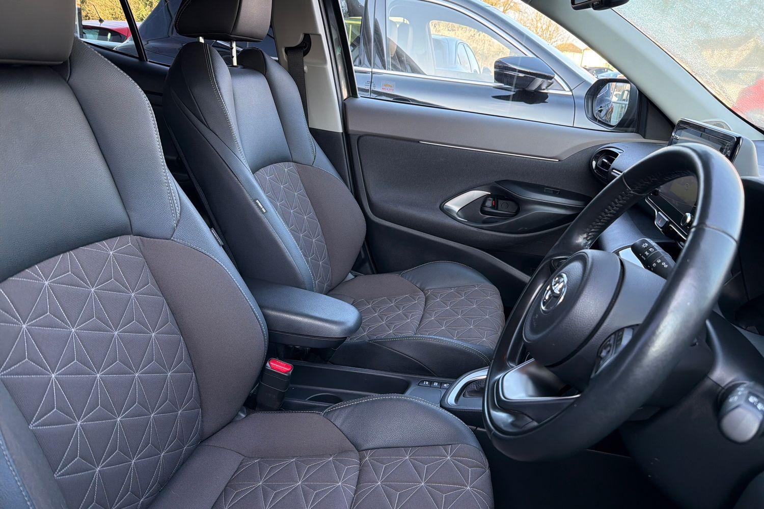Toyota Yaris Cross Photo 16