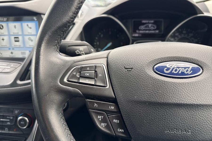 Ford KUGA Photo autoimg-e3bf72191a6778257ef203d396f0f137b4e61540.jpg
