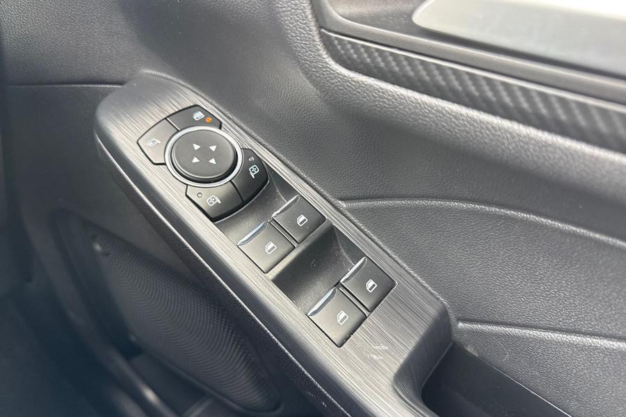 Ford KUGA Photo autoimg-e3c0ee21bbe88683cc3ff13fc0170792af54c4cc.jpg