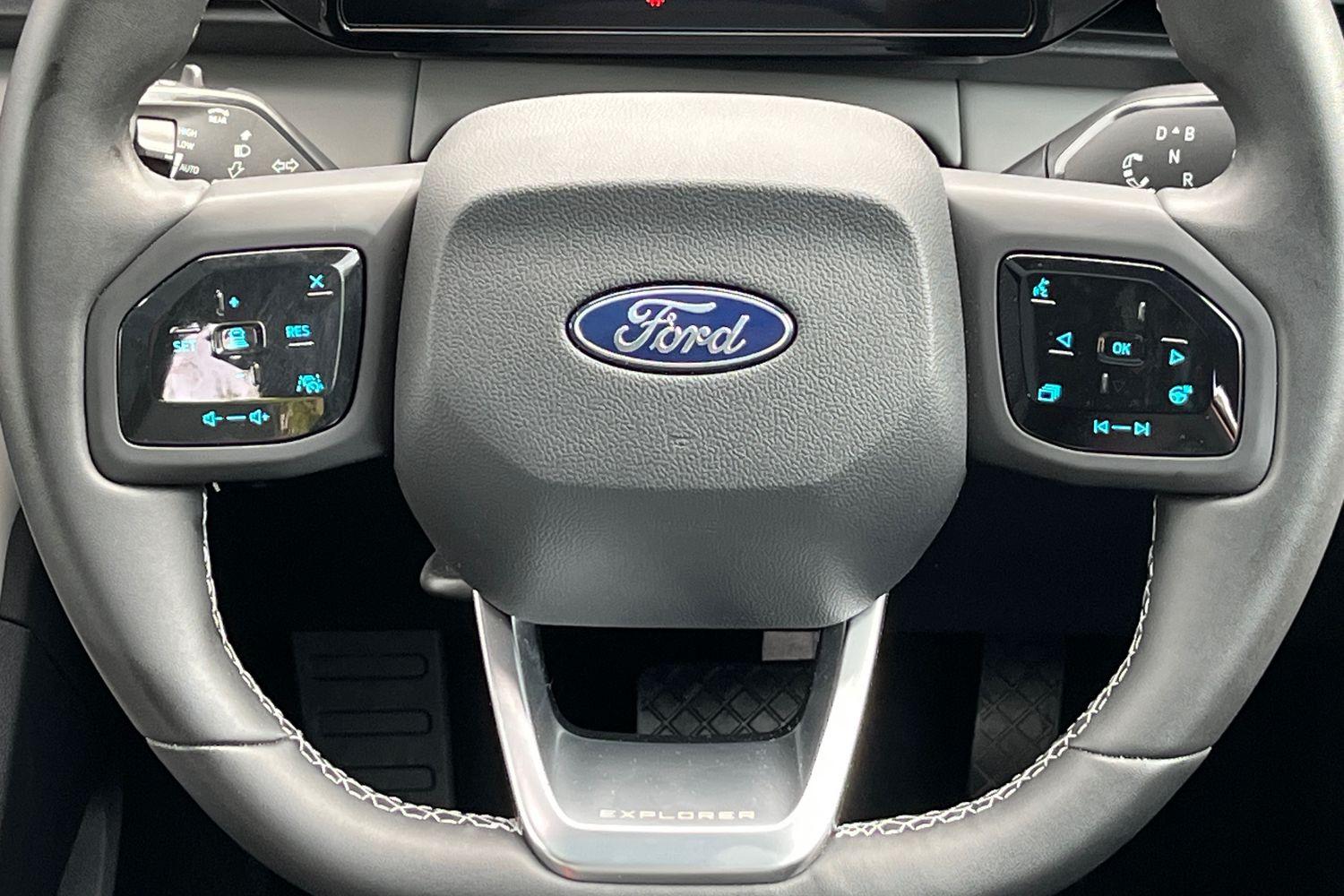 Ford Explorer Photo 11