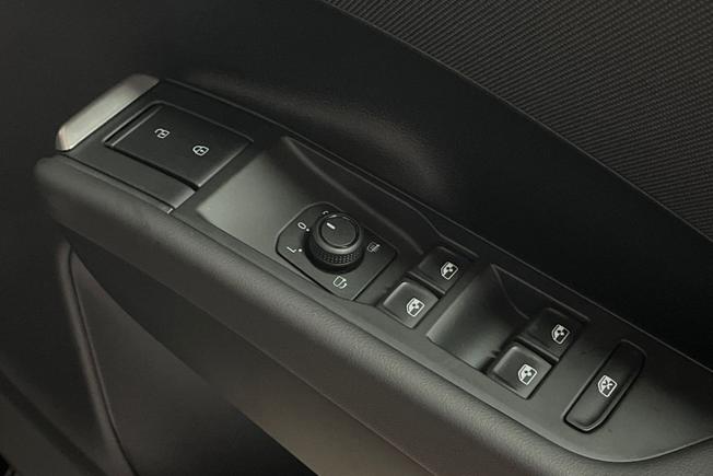 VOLKSWAGEN T-Roc Photo 24