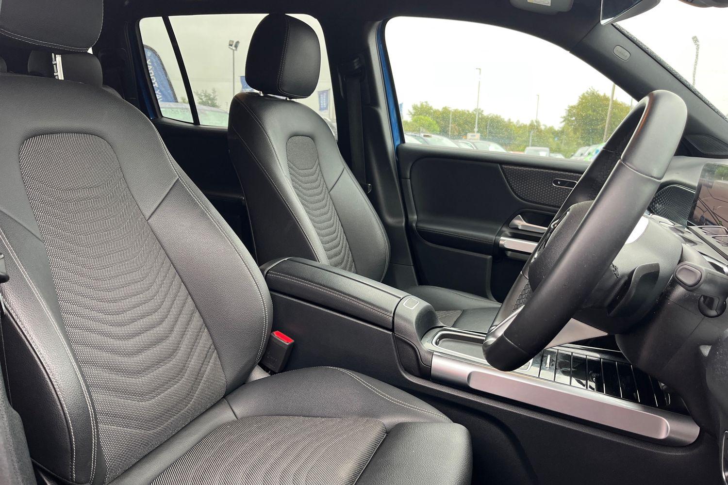 Mercedes-Benz GLB Photo 16