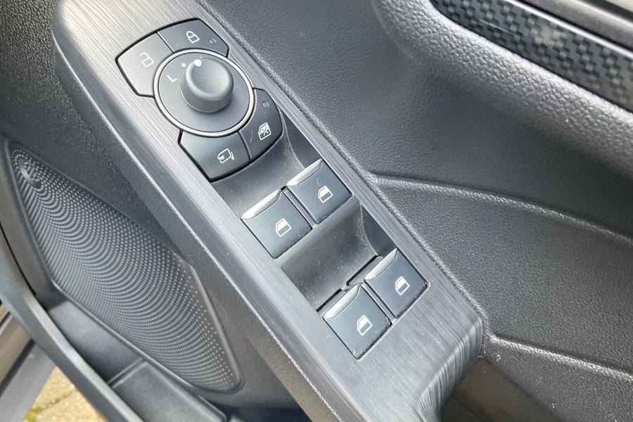 Ford Kuga Photo autoimg-e3c9fdcf759ce3ecfb0c5445c46f35a0bbb2feec.jpg