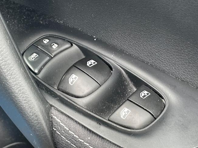 NISSAN Qashqai Photo 28