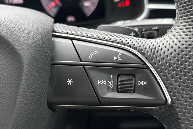 AUDI Q7 Photo 17