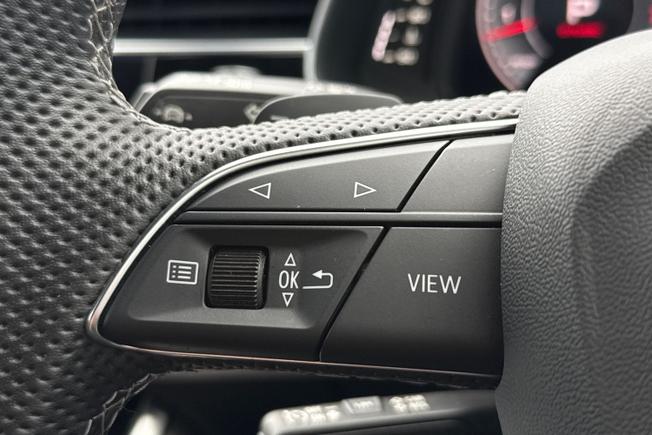 AUDI Q7 Photo 16