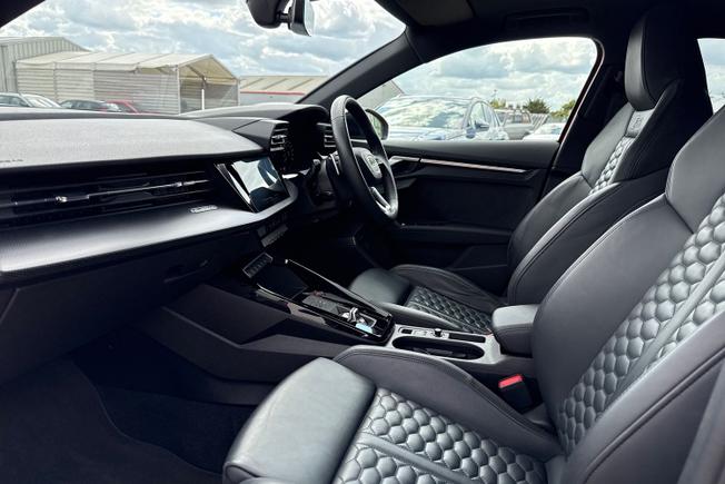 AUDI RS3 Photo 23