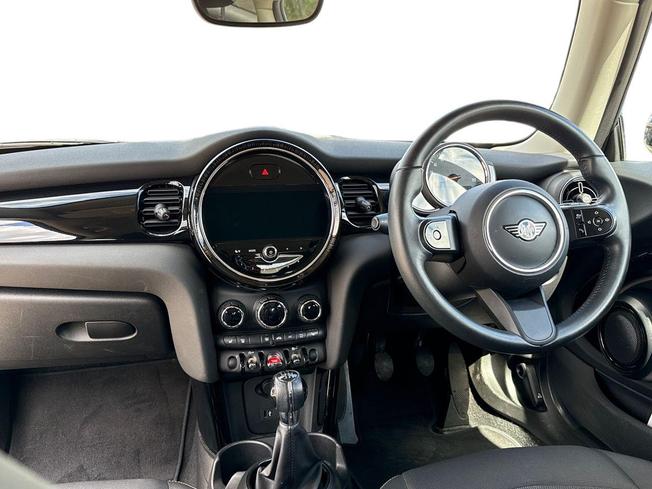 MINI Hatch Photo 11