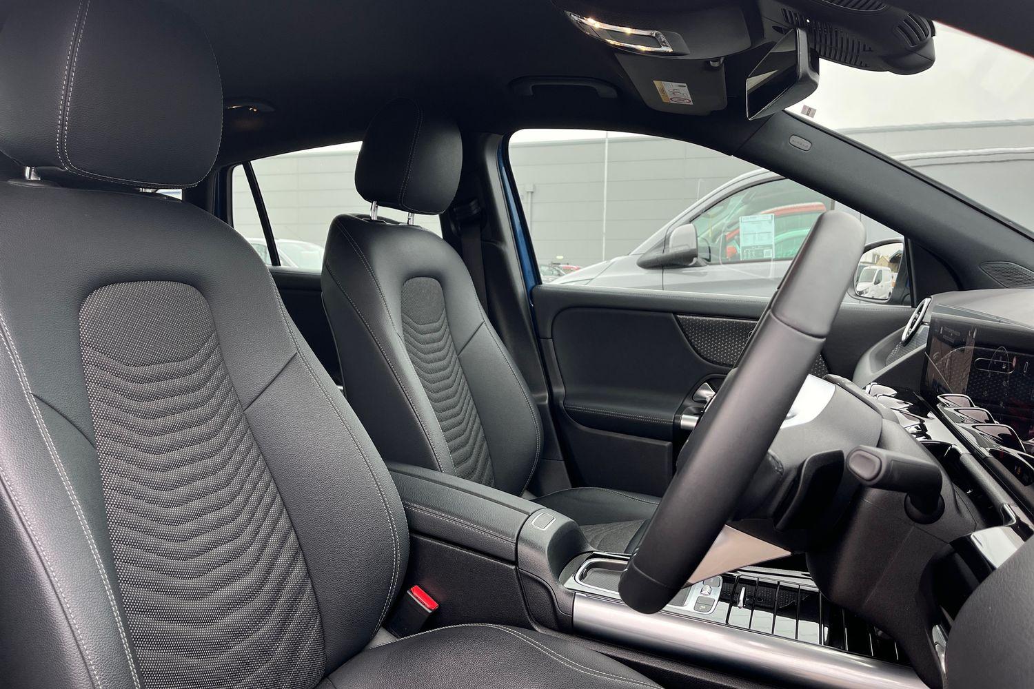Mercedes-Benz GLA Photo 16
