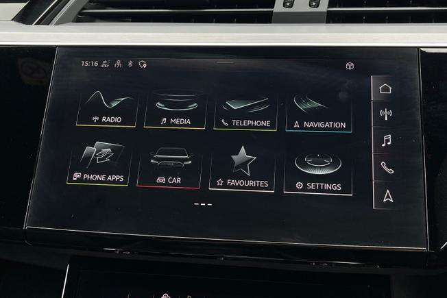 AUDI e-tron Photo 13