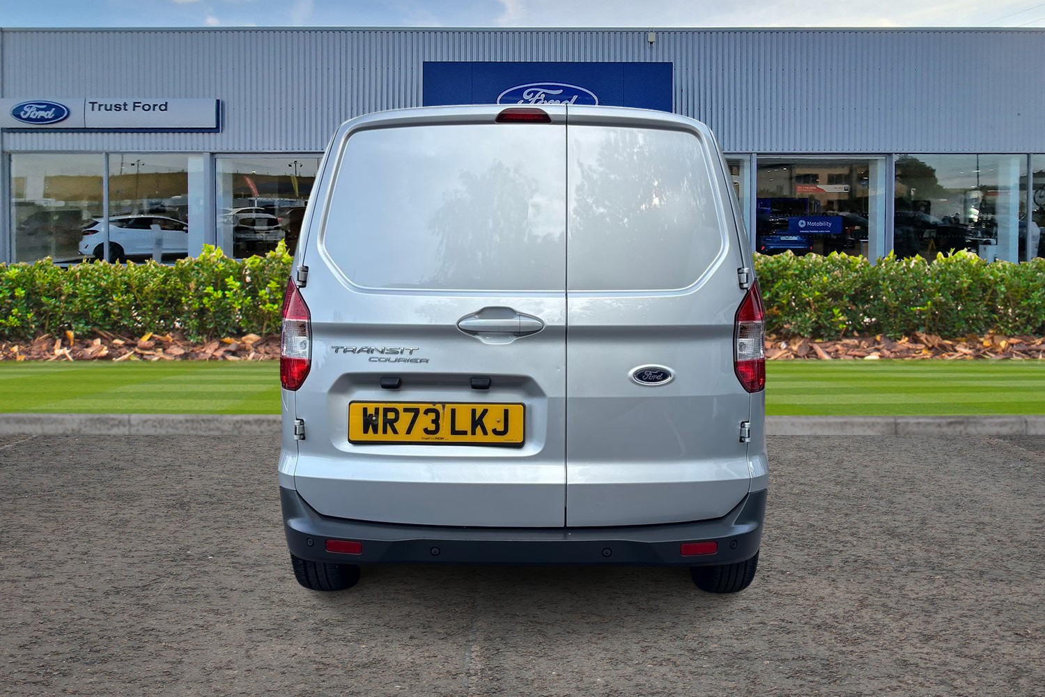 Ford TRANSIT COURIER Photo 12