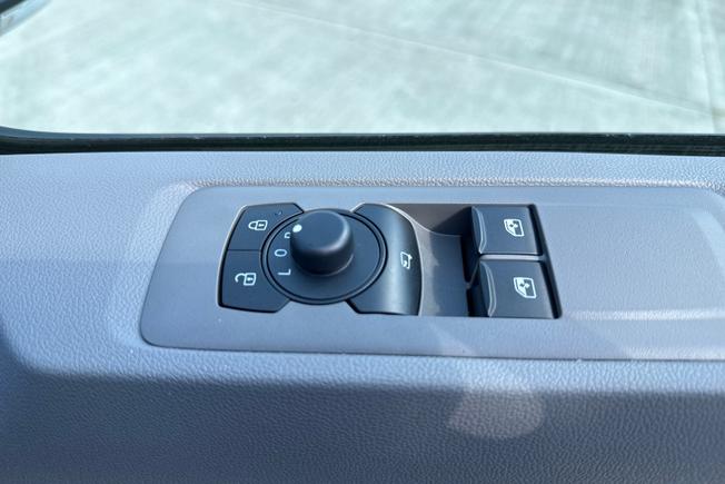 VOLKSWAGEN Transporter Photo 37