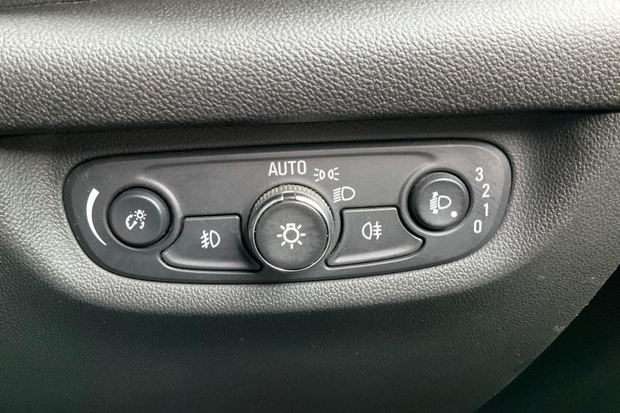 Vauxhall INSIGNIA Photo autoimg-e40a4e15b509adcef7fe1f3cb59fc1f44ae18b88.jpg
