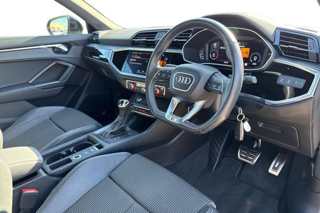 AUDI Q3 Photo 6