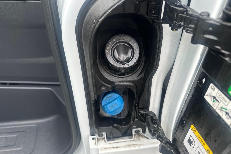 Used FORD TRANSIT CUSTOM HT24EZW 32