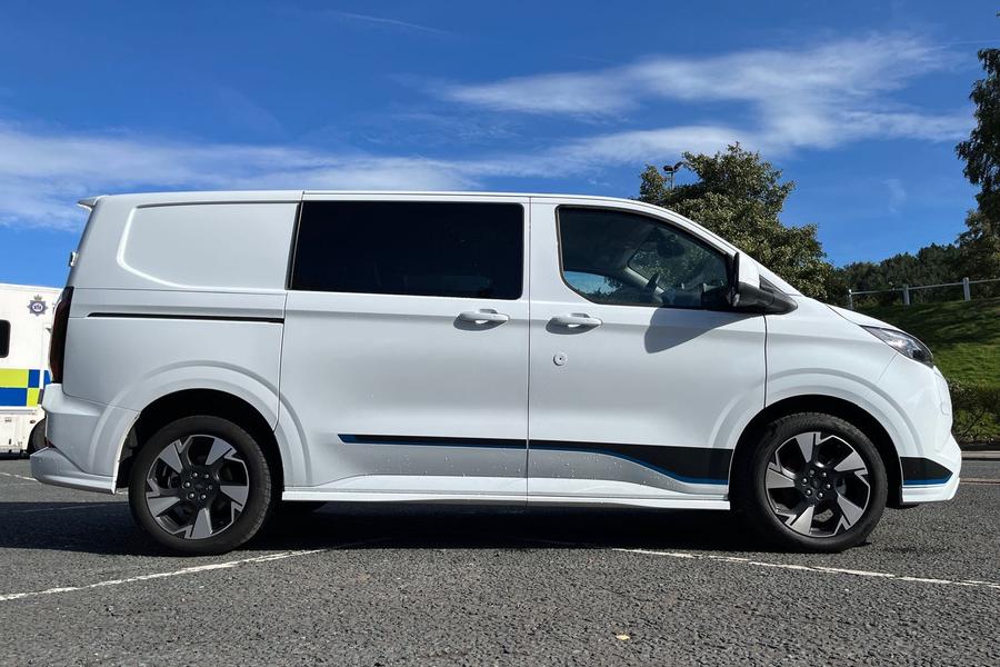 Ford E-TRANSIT CUSTOM Photo autoimg-e410094f3612444202d1a99bc53e4d726545bd87.jpg