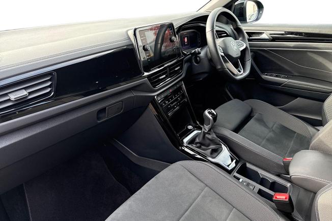 Volkswagen T-Roc Photo 2