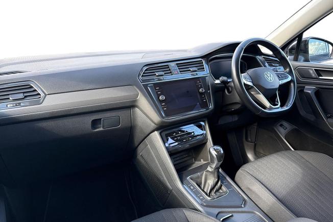 VOLKSWAGEN Tiguan Allspace Photo 2