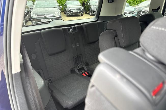 VOLKSWAGEN Touran Photo 32