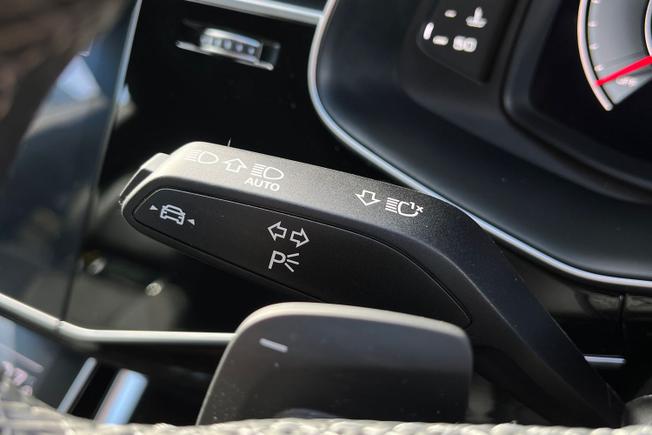 AUDI Q8 Photo 24