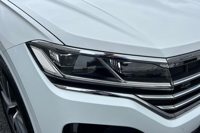 VOLKSWAGEN Touareg Photo 19