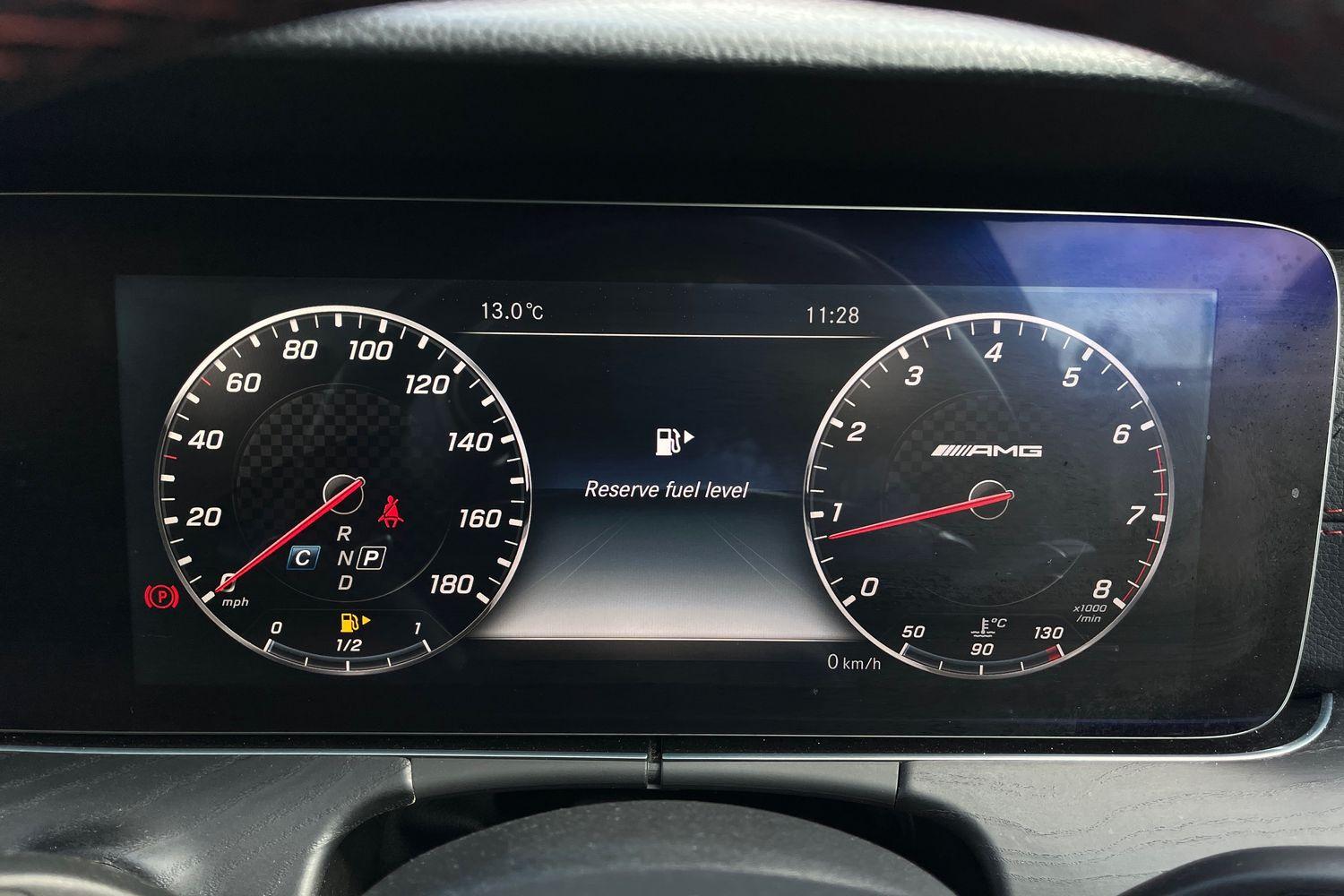 Mercedes-Benz E CLASS Photo 12