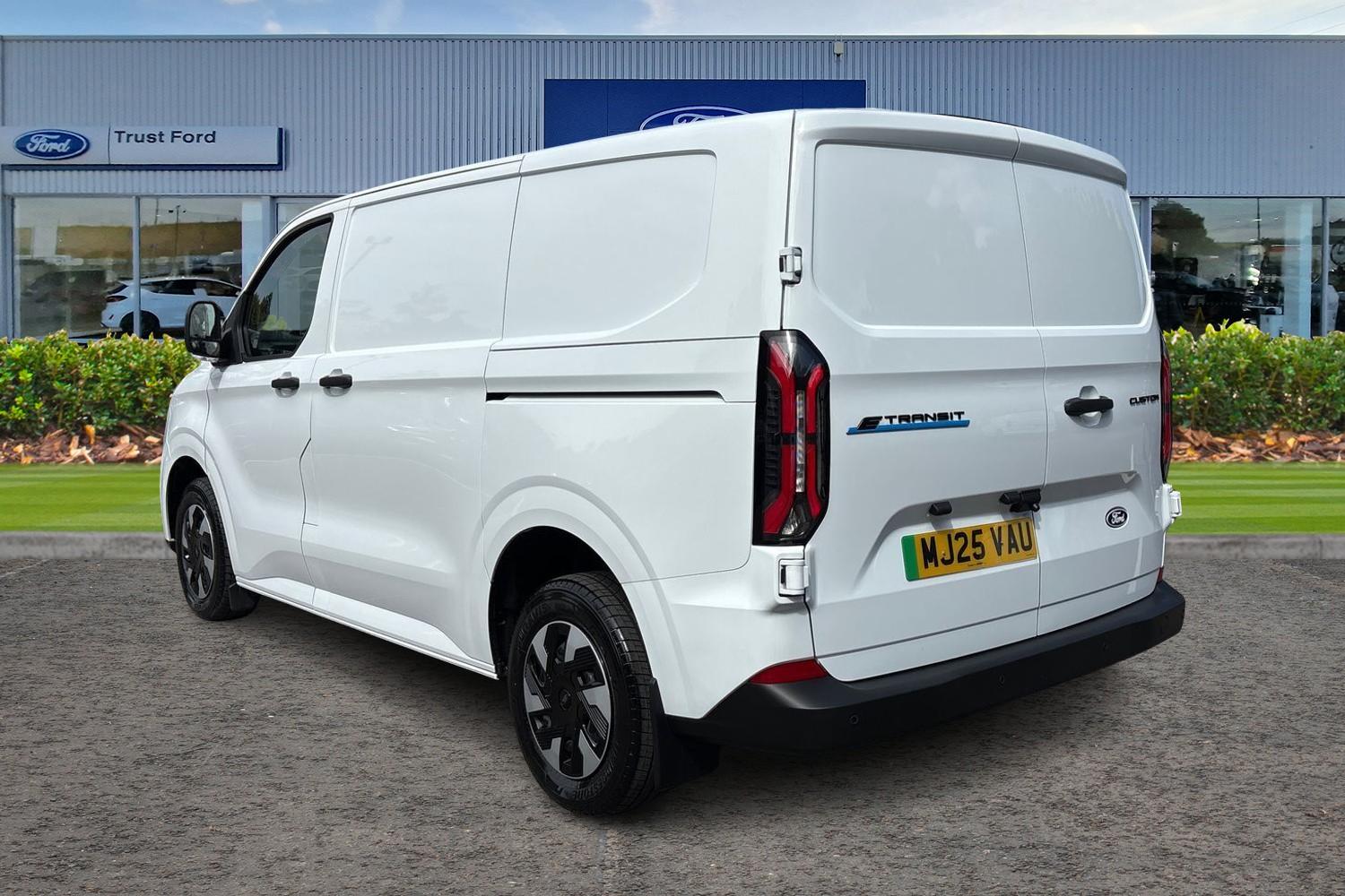 Ford E-TRANSIT CUSTOM Photo 1