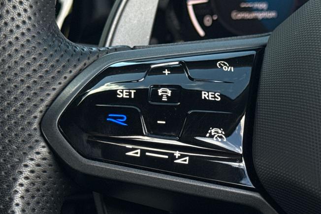 Volkswagen Golf Photo 16