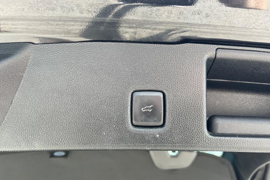 Ford KUGA Photo autoimg-e42a53cd1660730aa8d3bf51bc25154e71404fab.jpg