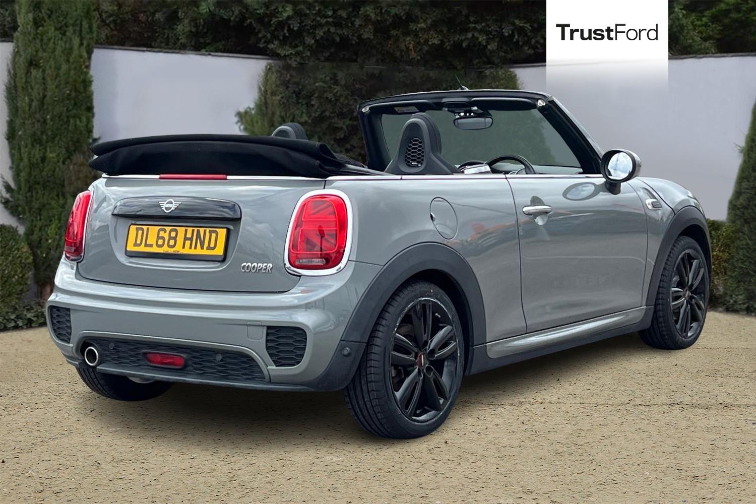 MINI CONVERTIBLE Photo 3