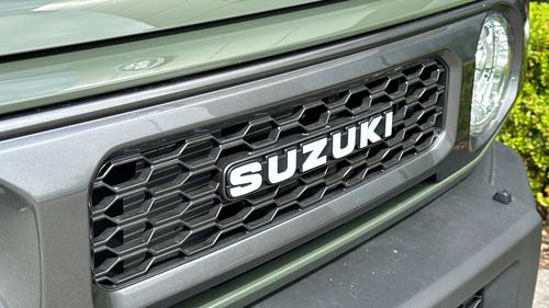 Suzuki Jimny Photo autoimg-e4301f206968b2ae0c7899f847f80318b6e790a7.jpg