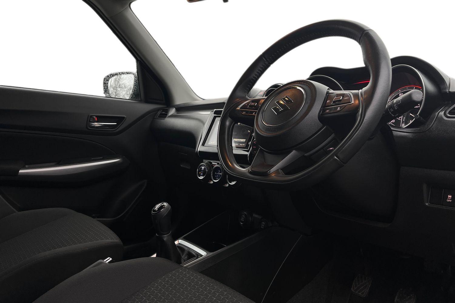 Suzuki SWIFT Photo 8
