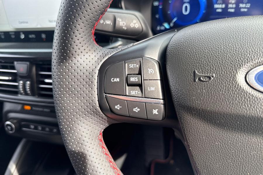 Ford FOCUS Photo autoimg-e435bcdfb0455184c7dc47873b70550fb30cc3e8.jpg