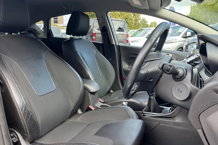 Ford FIESTA Photo autoimg-e43c3db56371aaeec15fa3bc0bdf3e1314bfa95c.jpg