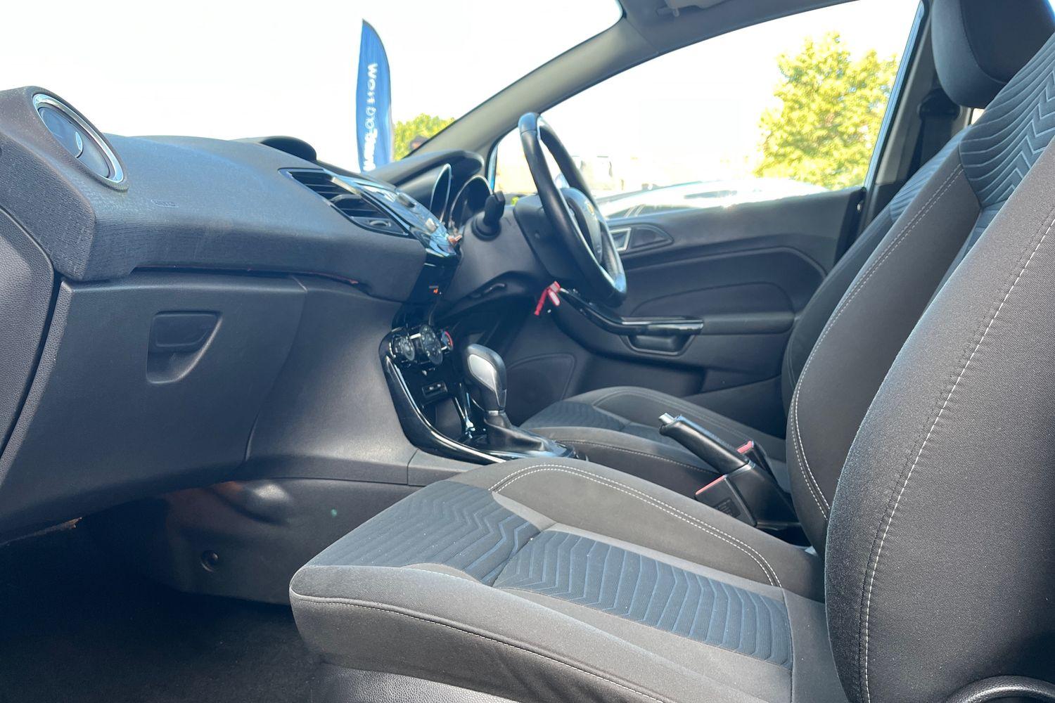 Ford FIESTA Photo 17