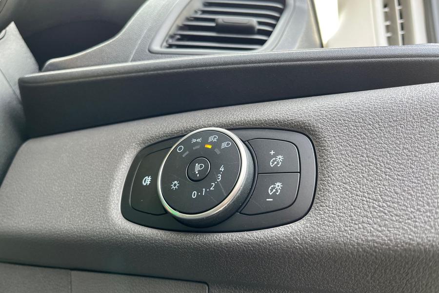 Ford TRANSIT Photo autoimg-e44898ea01faab62f3d4e9f89bdb694ae181eeb1.jpg
