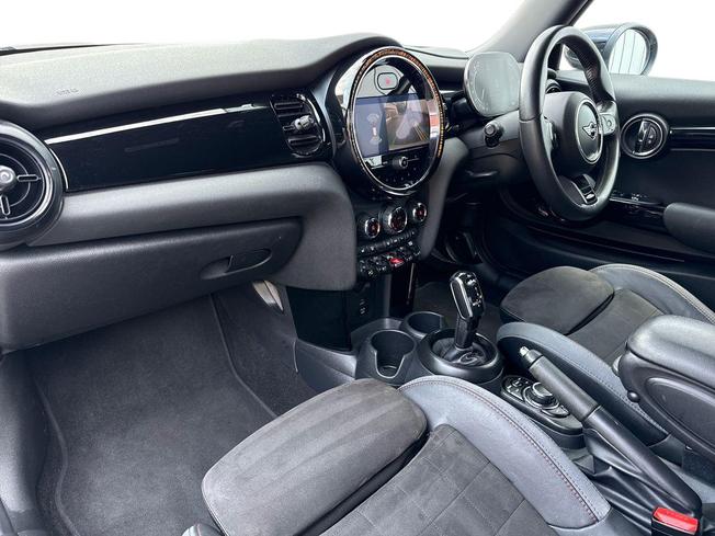 MINI Hatch Photo 2