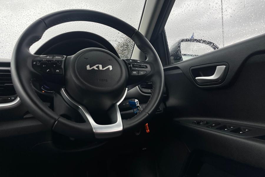 Kia STONIC Photo autoimg-e44dcba3392f6a2201ab14d04b5fe5b03e9918e6.jpg