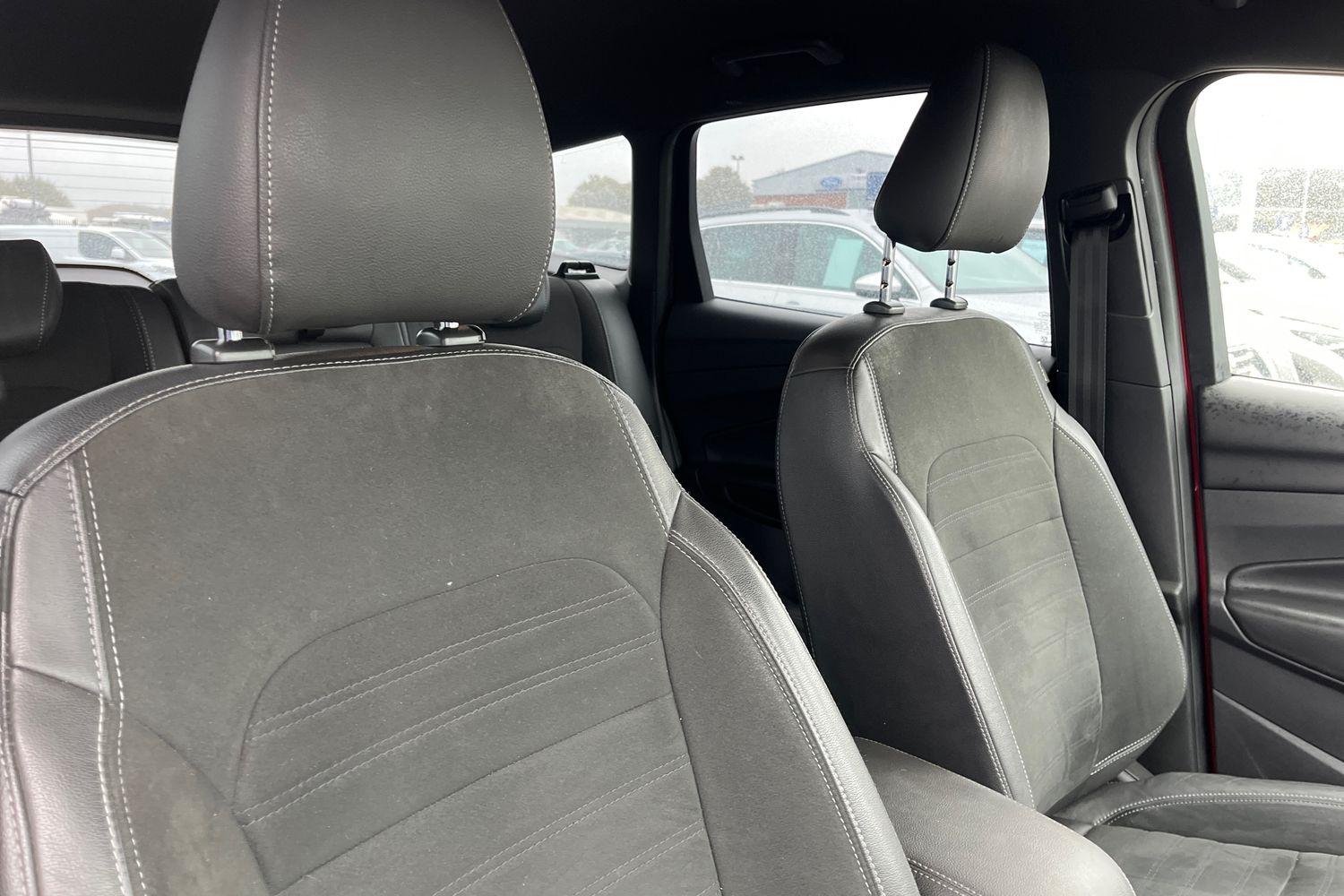 Ford KUGA Photo 25